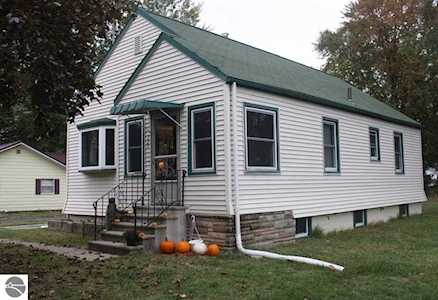 329 Sixth Street Breckenridge, MI 48615