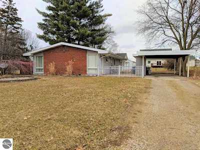 1805 S Lynnwood Drive Mt Pleasant, MI 48858