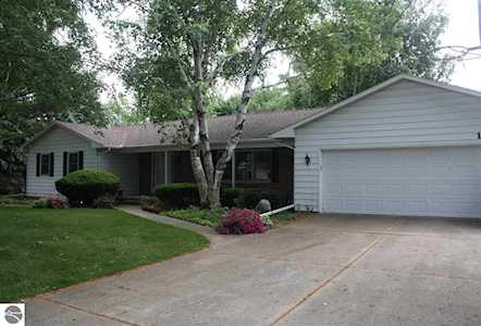 1214 Glenwood Mt Pleasant, MI 48858