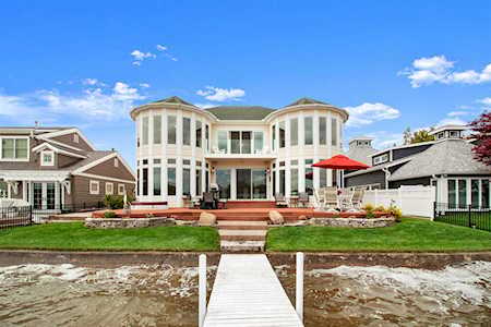 11732 N Sunrise Drive Syracuse, IN 46567