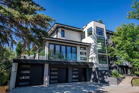 3227 24A St SW Calgary, AB T3E 1W6