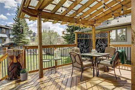 34 Oakvale Place SW Calgary, AB T2V 1H4