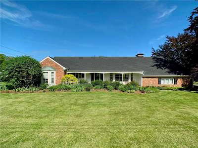 24 Bartlett Rd Middletown, RI 02842