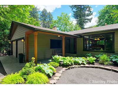 4360 Upper Dr Lake Oswego, OR 97035