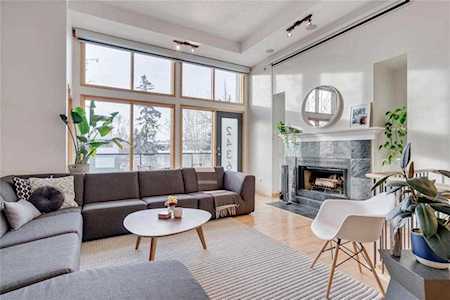 2436 7 Avenue NW Calgary, AB T2N 1B7