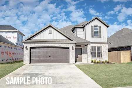 1515 Park St Lowell, AR 72745