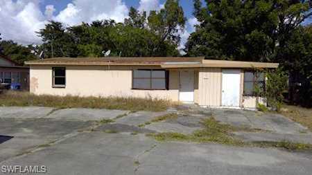 2429 South St Fort Myers, FL 33901