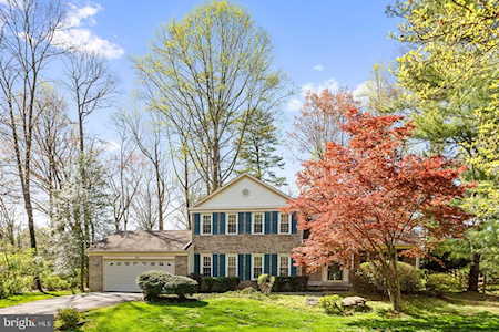1218 Delta Glen Ct Vienna, VA 22182