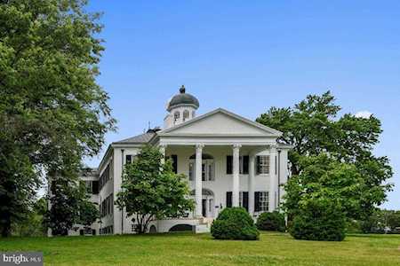 136 Tuleyries Lane Boyce, VA 22620