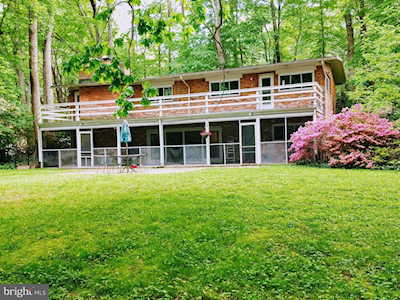 6516 Lakeview Dr Falls Church, VA 22041