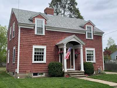 32 Wannamoisett Rd East Providence, RI 02914