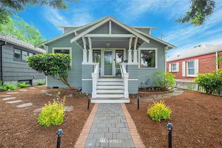 8321 26th Ave NW Seattle, WA 98117