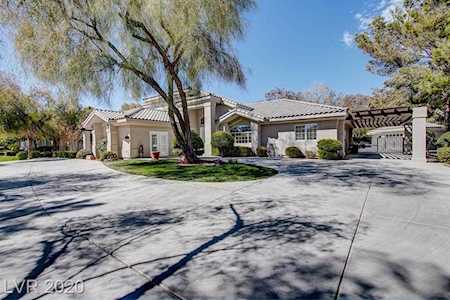 9900 Robin Oaks Dr Las Vegas, NV 89117