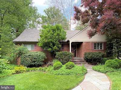 3052 Shadeland Dr Falls Church, VA 22044