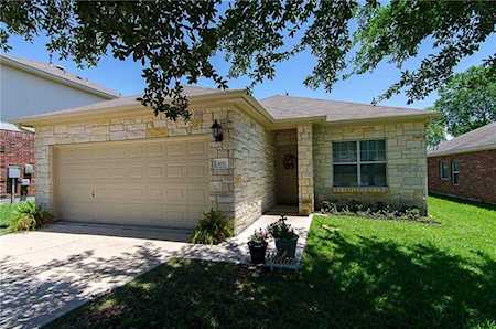 466 Dark Horse Ln Buda, TX 78610