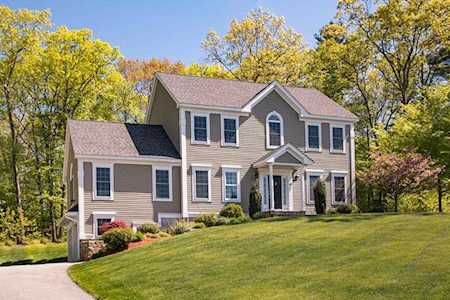 586 Shining Rock Dr Northbridge, MA 01534