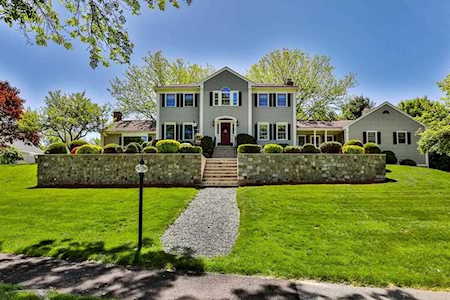 8 Heather Dr Milton, MA 02186