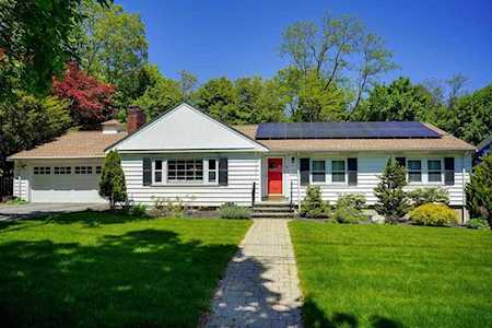 31 Apache Trail Arlington, MA 02474