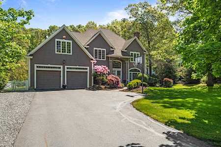 35 Buehler Road Bedford, MA 01730