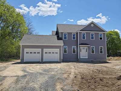 15 Baker Ln Uxbridge, MA 01569