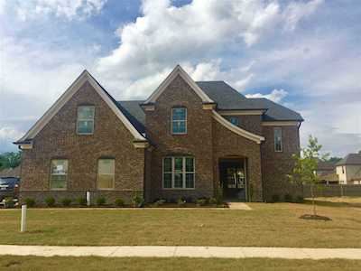 9758 Woodland Slope Dr Cordova, TN 38016