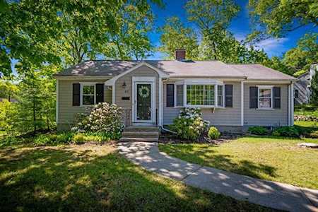 41 Maurice Road Wellesley, MA 02482
