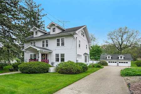 613 W Shiawassee Ave Fenton, MI 48430