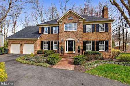 5904 Moss Wood Ln Mclean, VA 22101