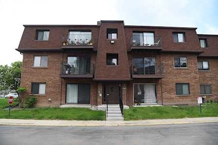 704 Cobblestone Circle #D Glenview, IL 60025