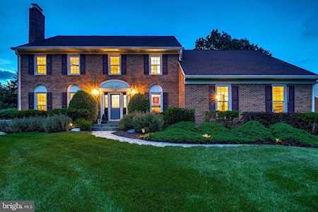 1406 Southwind Ct Vienna, VA 22182
