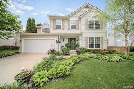 963 Oak Creek Dr South Lyon, MI 48178