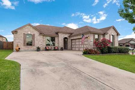 400 Willow Walk Dr Pflugerville, TX 78660
