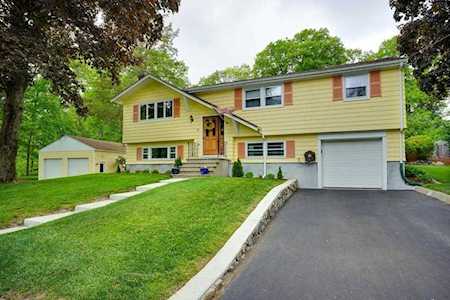 39 Chandler Rd Burlington, MA 01803