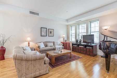 150 Saint Paul St #207 Brookline, MA 02446