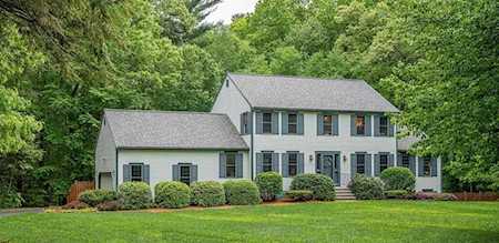 3 Mountain Laurel Dr Chelmsford, MA 01824