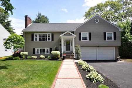 27 Tomahawk Rd Arlington, MA 02474
