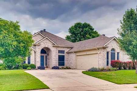 409 Stoneleigh Circle Lake Dallas, TX 75065