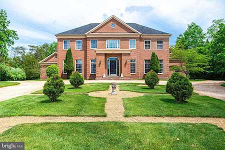 823 Thomas Run Dr Great Falls, VA 22066