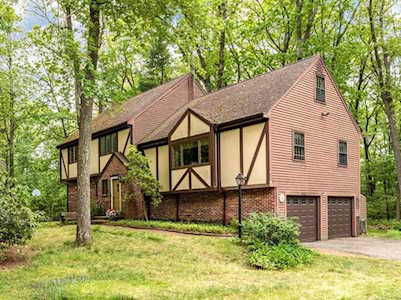16 Hansom Rd Andover, MA 01810