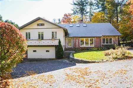 106 Hunter Drive West Hartford, CT 06107