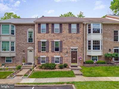 7016 Leewood Forest Dr Springfield, VA 22151