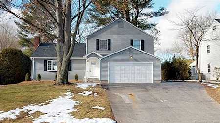 71 Blue Ridge Lane West Hartford, CT 06117