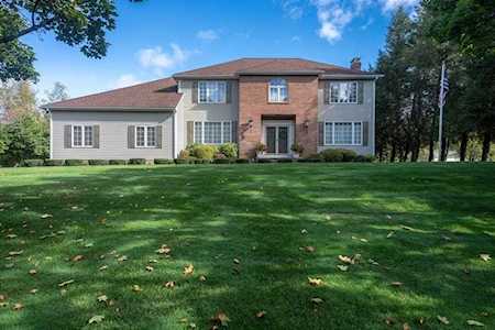 3 Coachmen Ln Bedford, MA 01730