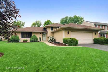 1217 Hidden Spring Dr Naperville, IL 60540