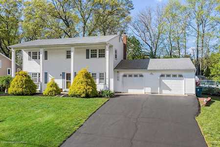 Whittier Oaks Homes & Real Estate - Marlboro NJ