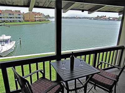 538 Plaza Seville Ct #70 Treasure Island, FL 33706