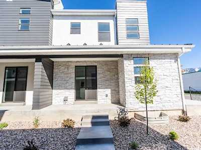 9217 S Holiday Bowl E Ct Sandy, UT 84094