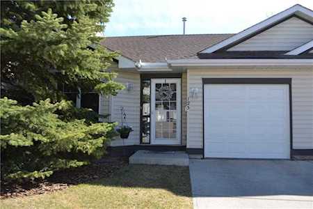 125 Somervale Point(e) SW Calgary, AB T2Y 3K4