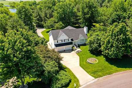 4904 Creek Crossing Dr St Joseph, MO 64507