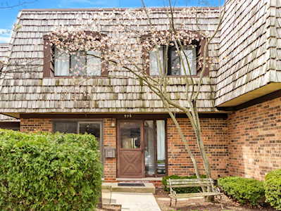 936 Spring Hill Dr Northbrook, IL 60062
